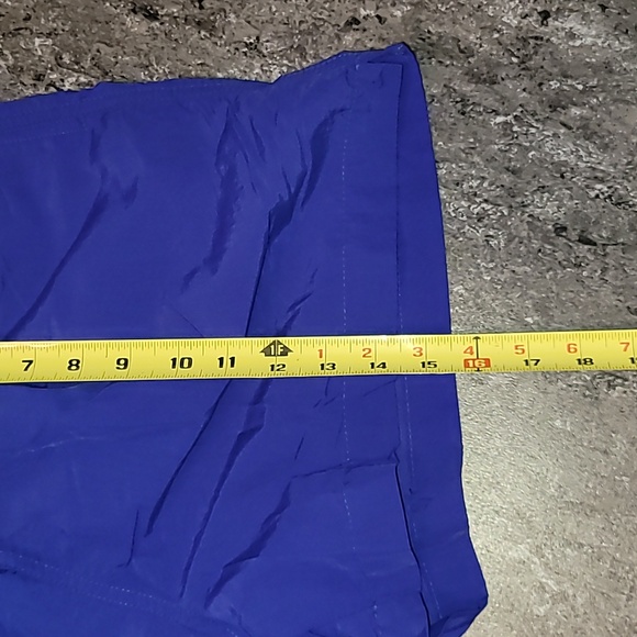 Vintage. Made in USA. Lands' End.  Nylon-Supplex women's shorts. Size Medium. - Picture 7 of 12